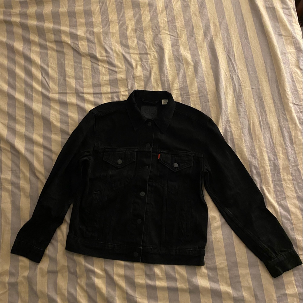 Black Levi’s Denim Trucker Jacket, Size Small